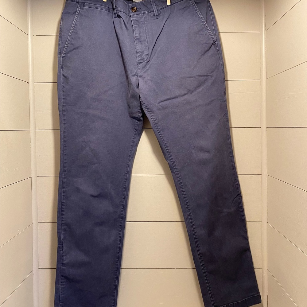 Goodfellow & Co Hennepin chino in slim cut